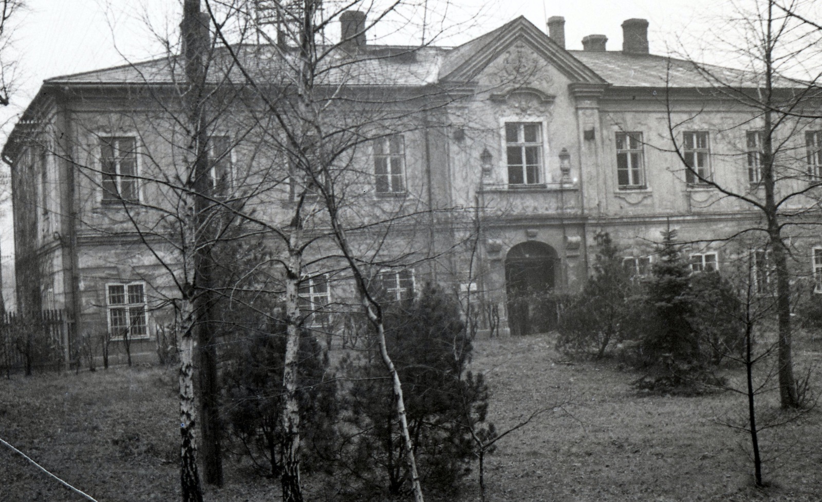 Starý zámek (Zdroj: E. Schweserová, P. Bindač: SOLCA Tajemství zámeckého parku = KLIK NA FOTOGRAFII)