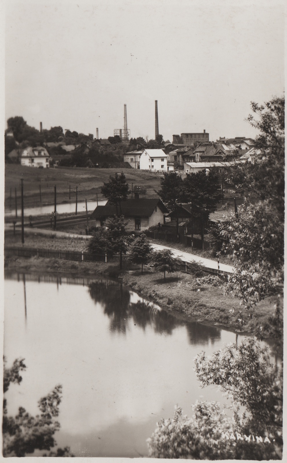 Pohled z haldy u dolu Gabriela směrem k dolu Jan-Karel z roku 1939. V popředí ulice Slámova a malý dům čp. 1127. V pozadí bílý, patrový dům čp. 22, vlevo pak dům čp. 998 (S laskavým svolením p. Jana Polakoviče, ze soukromé sbírky)