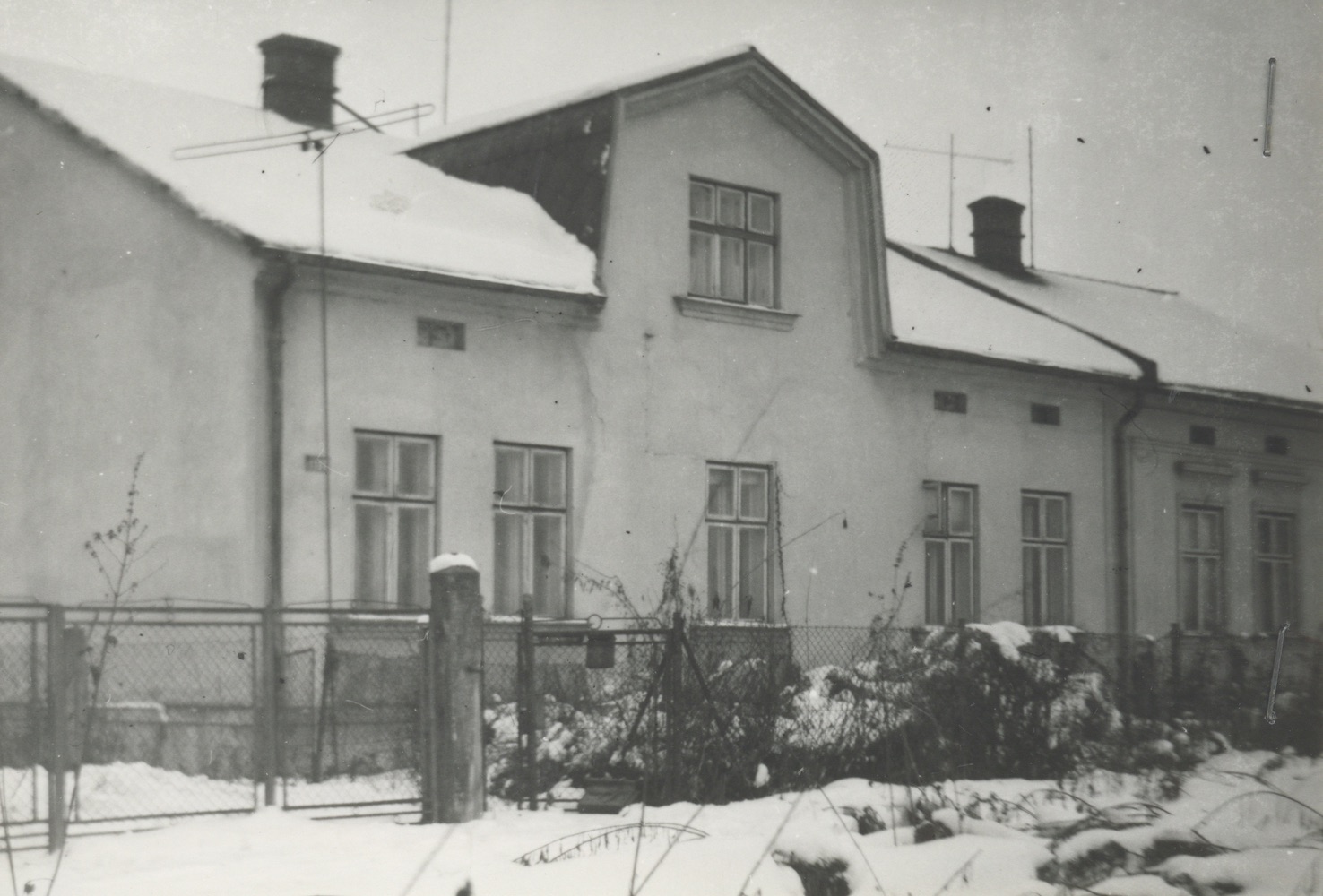 Dům čp. 1138 na fotografii z roku 1985