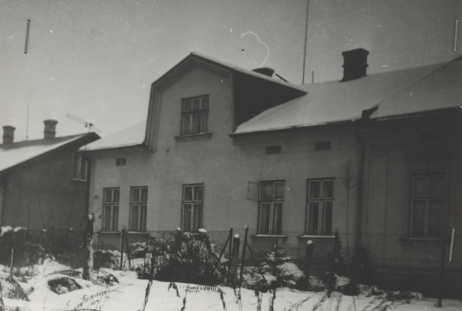 Dům čp. 1138 na fotografii z roku 1985