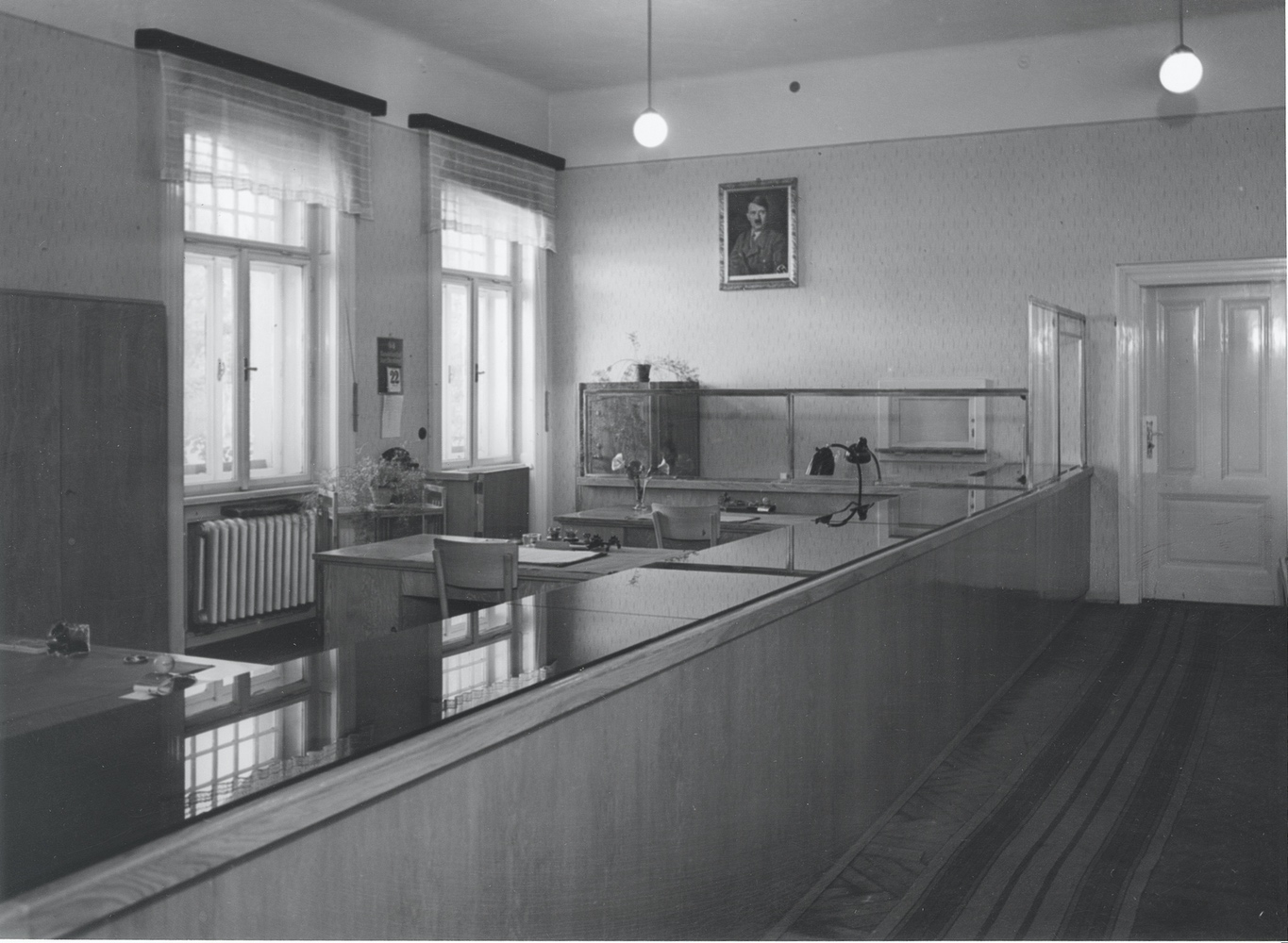 Interiér radnice v době německé okupace (Fotograf: R. Kristen, asi 1940)