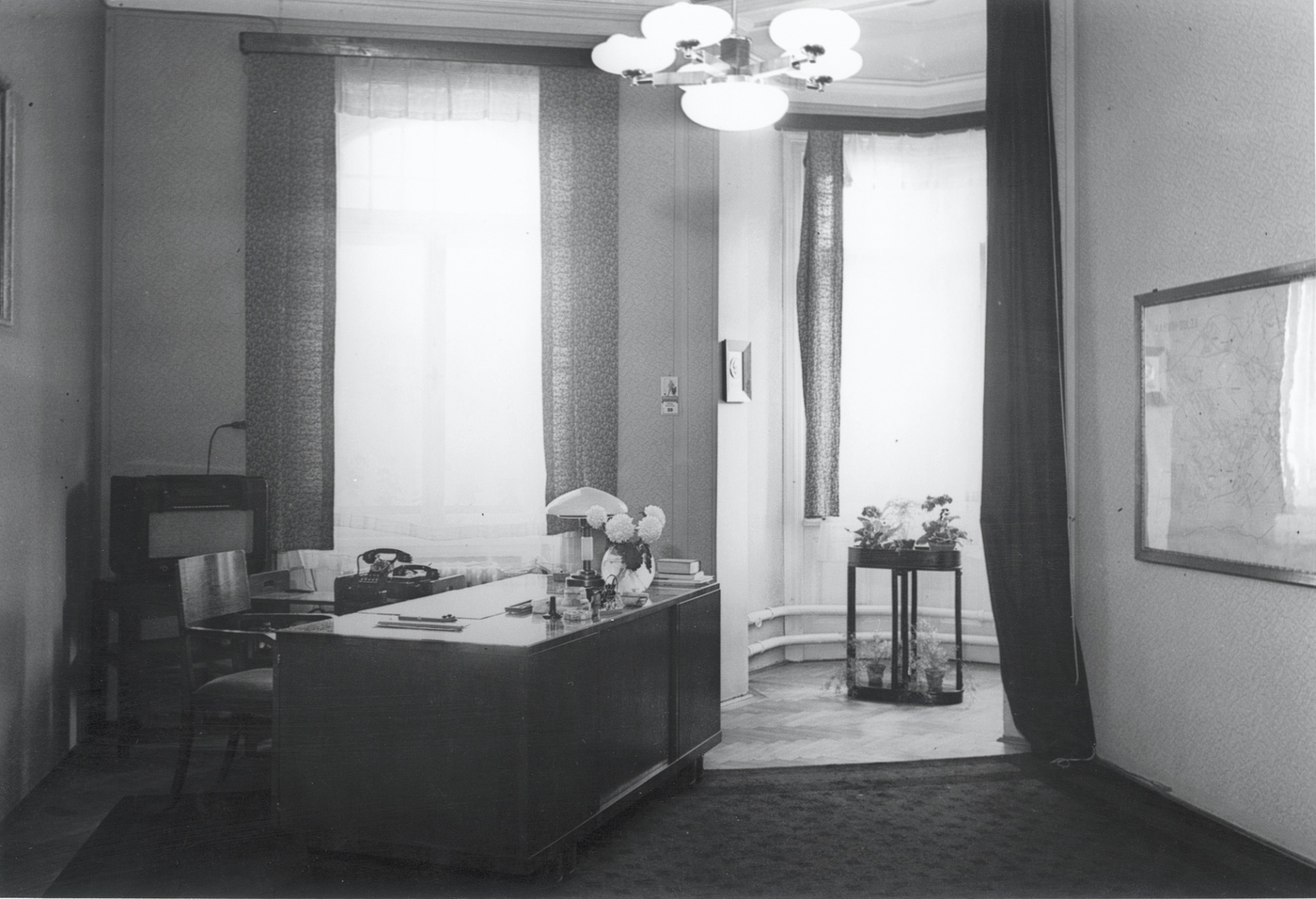 Interiér radnice v době německé okupace (Fotograf: R. Kristen, asi 1940)