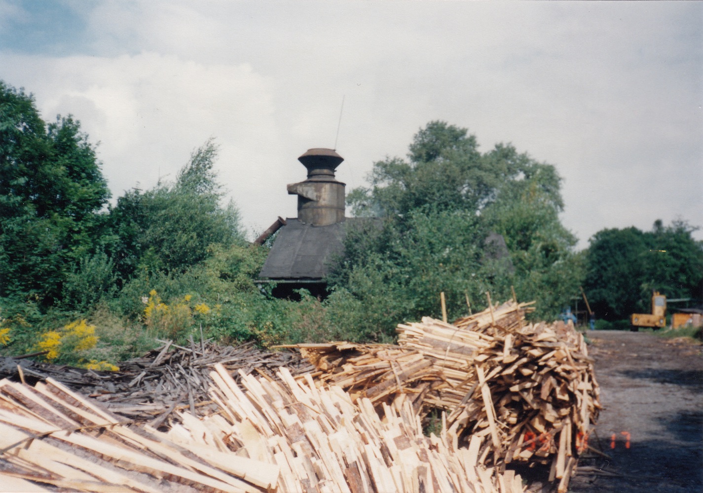 Areál pily na fotografii z roku 1999