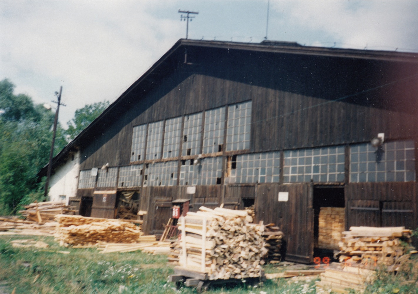 Areál pily na fotografii z roku 1999