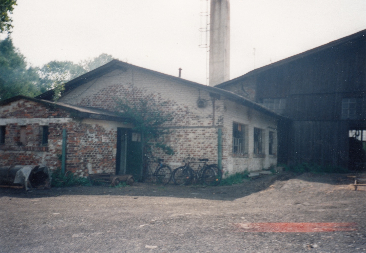 Areál pily na fotografii z roku 1999
