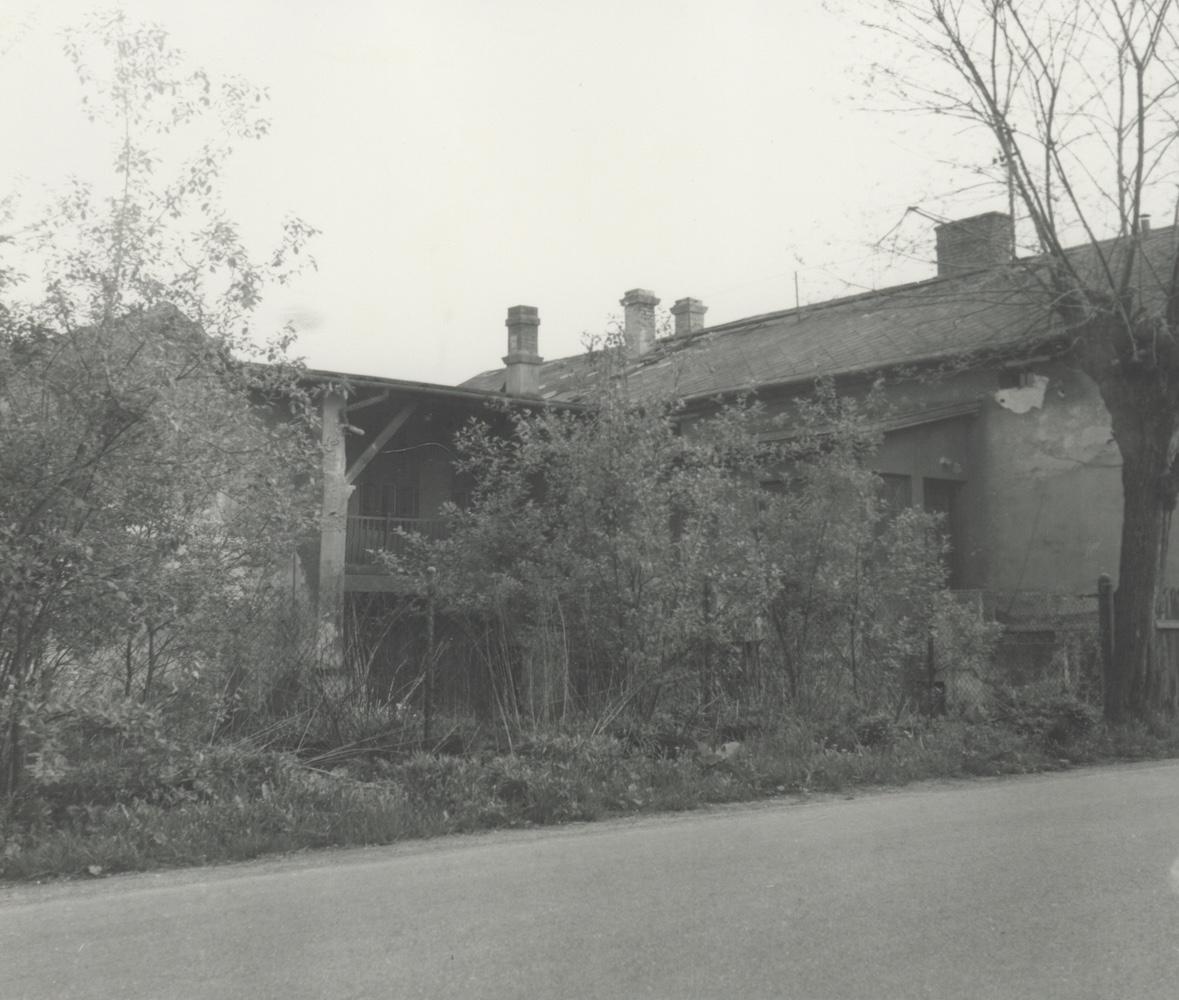 Dům čp. 1244 (Řeznictví Silvester Molenda) na fotografii z roku 1973