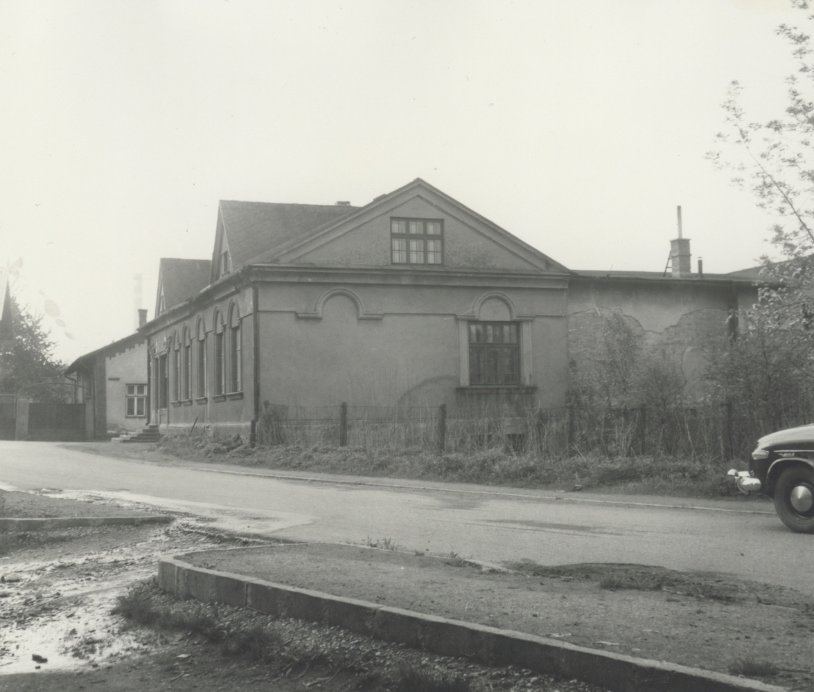 Dům čp. 1244 (Řeznictví Silvester Molenda) na fotografii z roku 1973