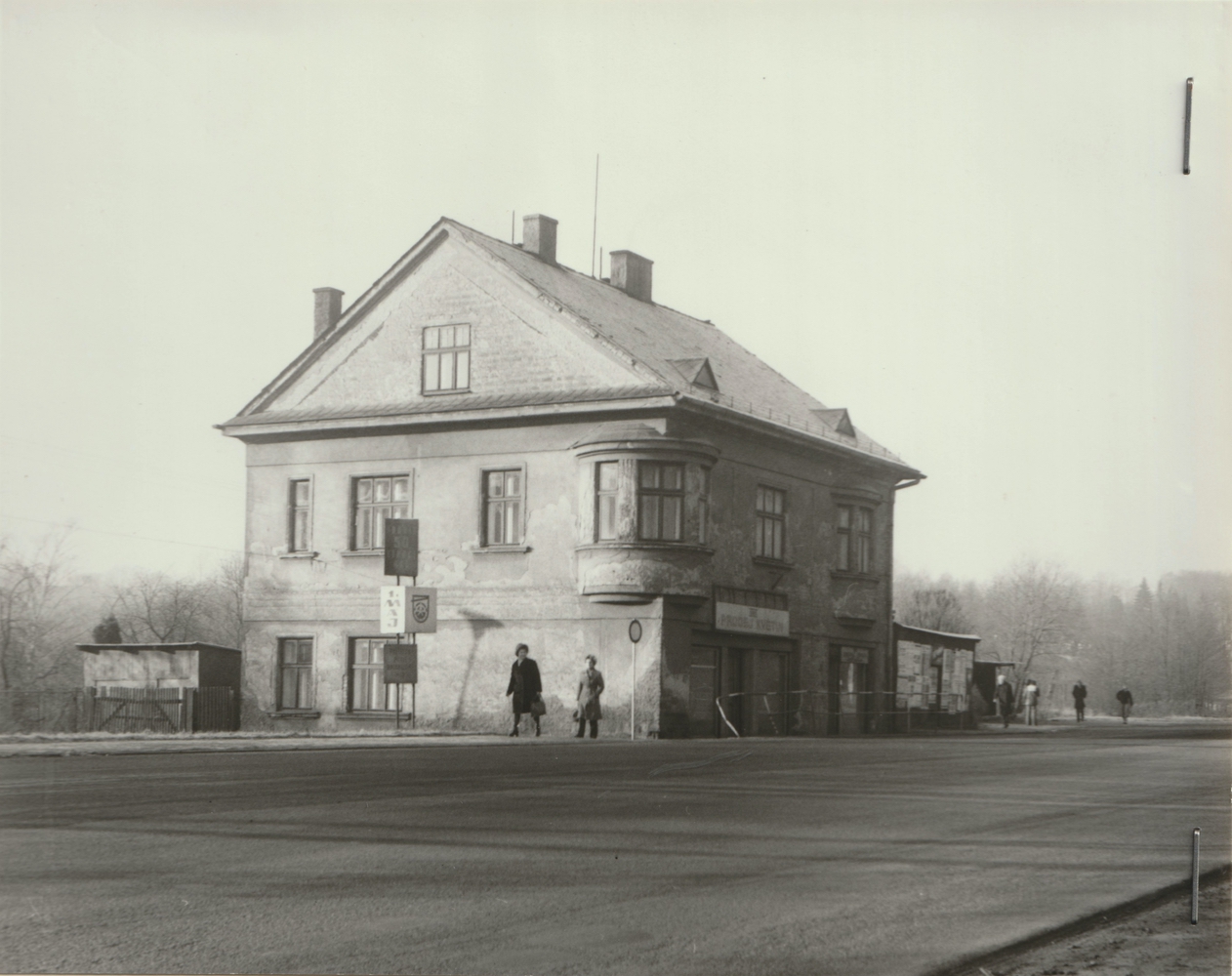 Dům čp. 128 (Stolařství Leo Stenchly) na fotografii z roku 1980