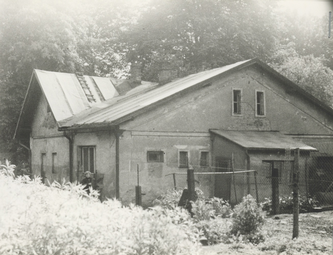 Dům čp. 137 na fotografii z roku 1985