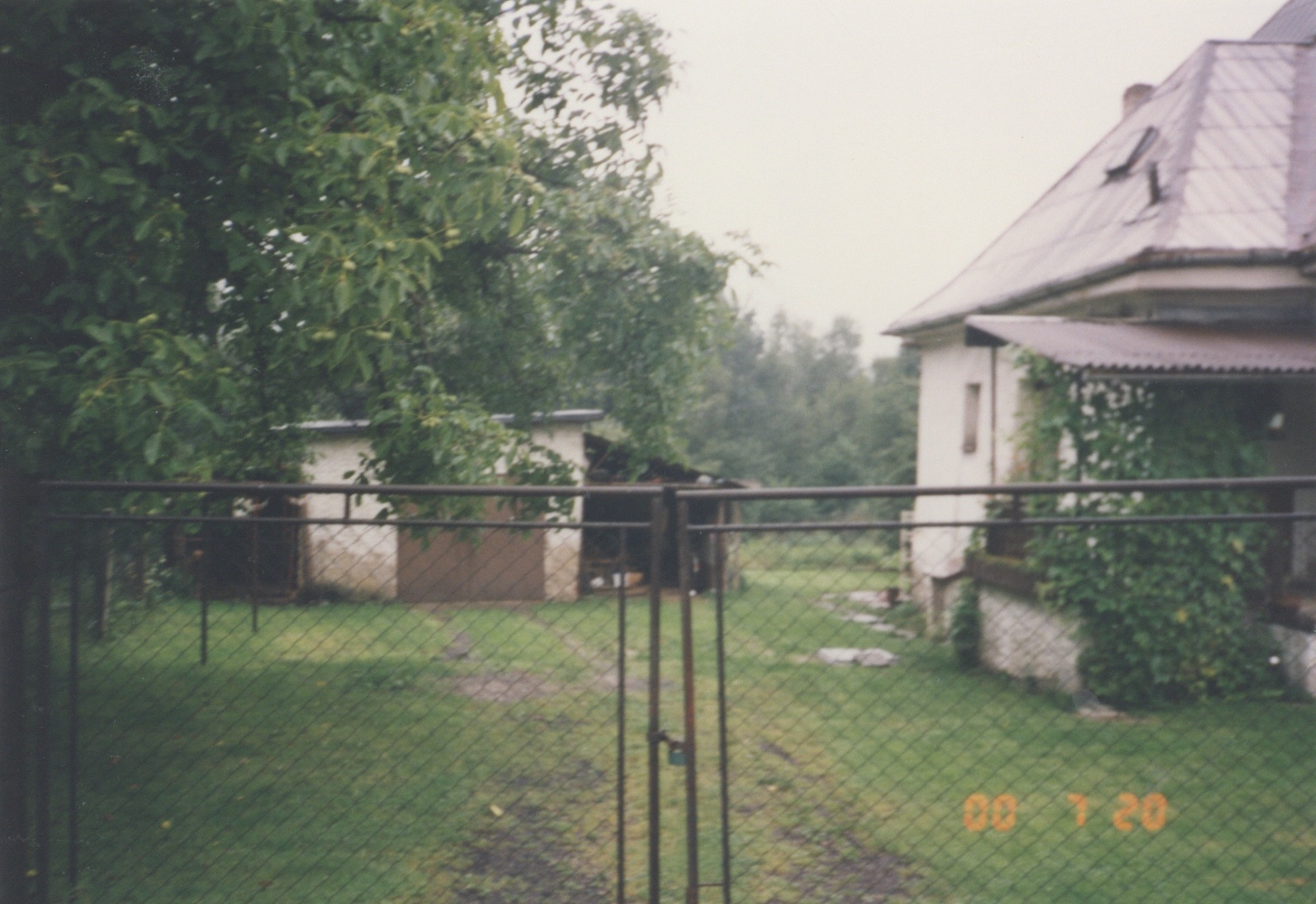 Dům čp. 1370 na fotografii z roku 2000