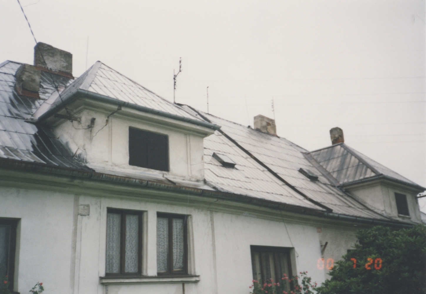 Dům čp. 1370 na fotografii z roku 2000