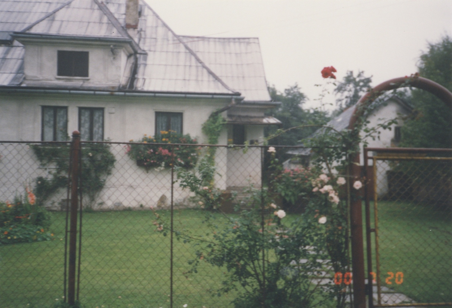 Dům čp. 1370 na fotografii z roku 2000