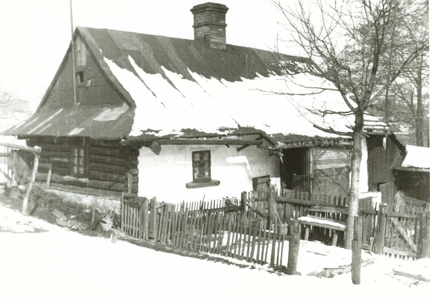 Chalupa čp. 138 pravděpodobně z období před závěrečnou demolicí. (Identifikace objektu: Petr Bindač)