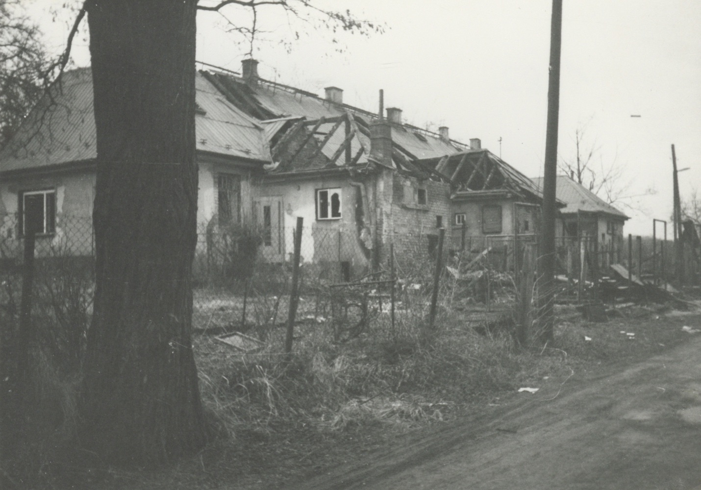 Dům čp. 1382 na fotografii z roku 1993