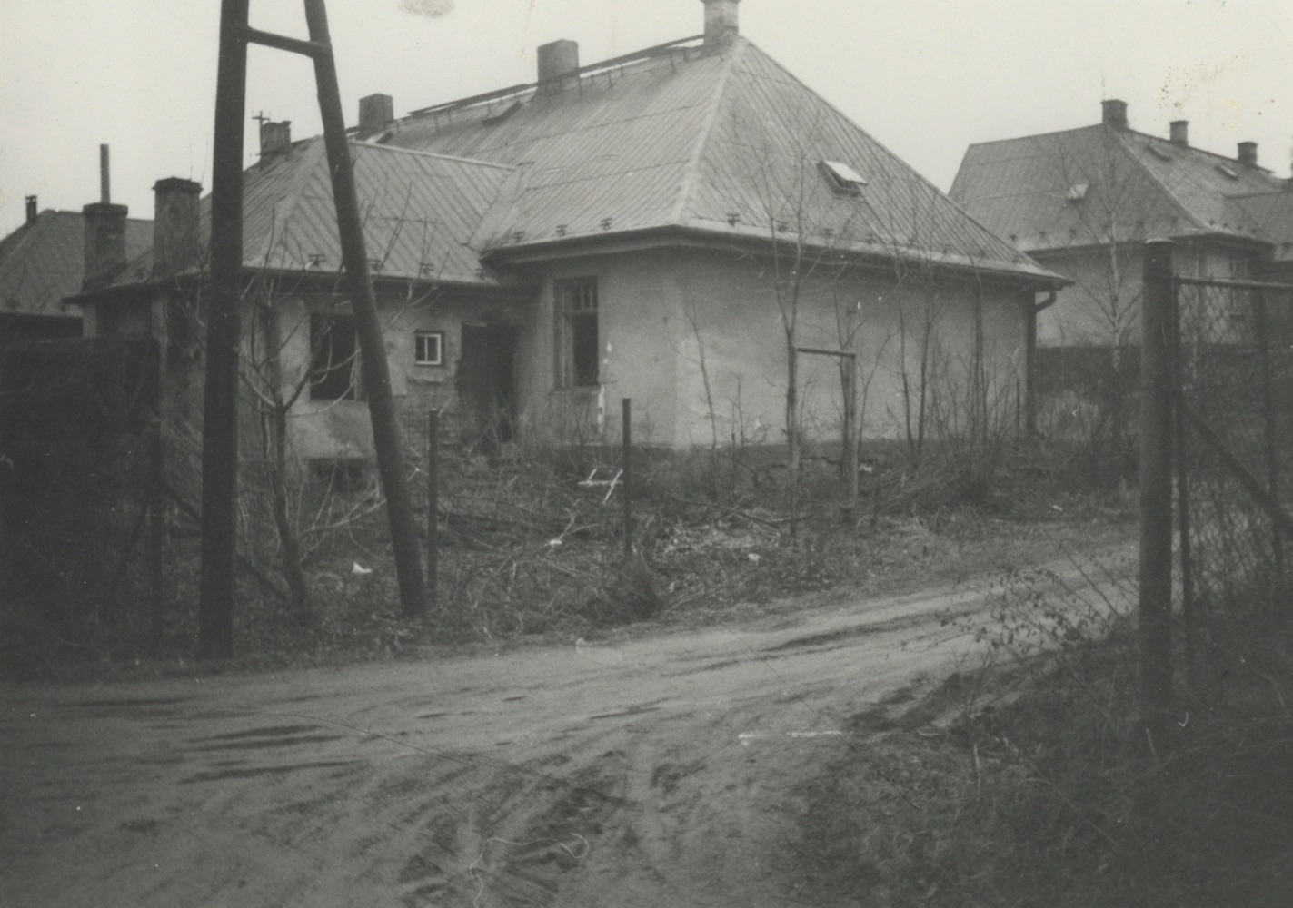 Dům čp. 1382 na fotografii z roku 1993
