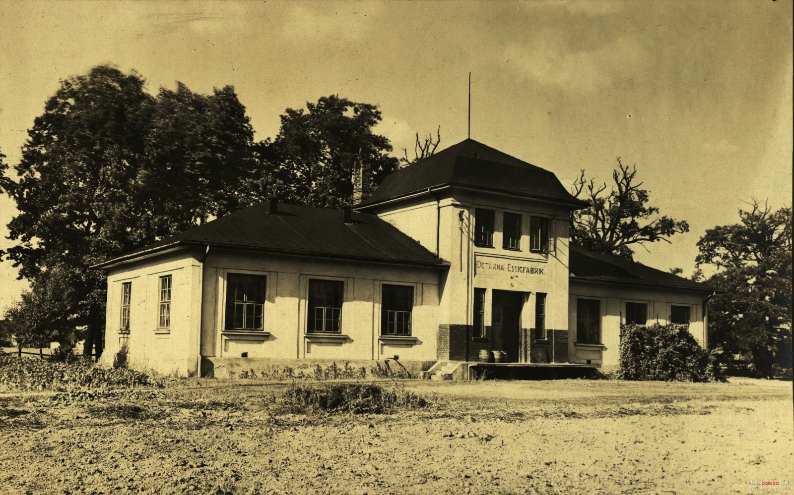 Octárna hraběte Larisch-Mönnicha na fotografii Leo Beera z let 1920-1925 (Zdroj: fotopolska.eu, odkaz = klik na obrázek)