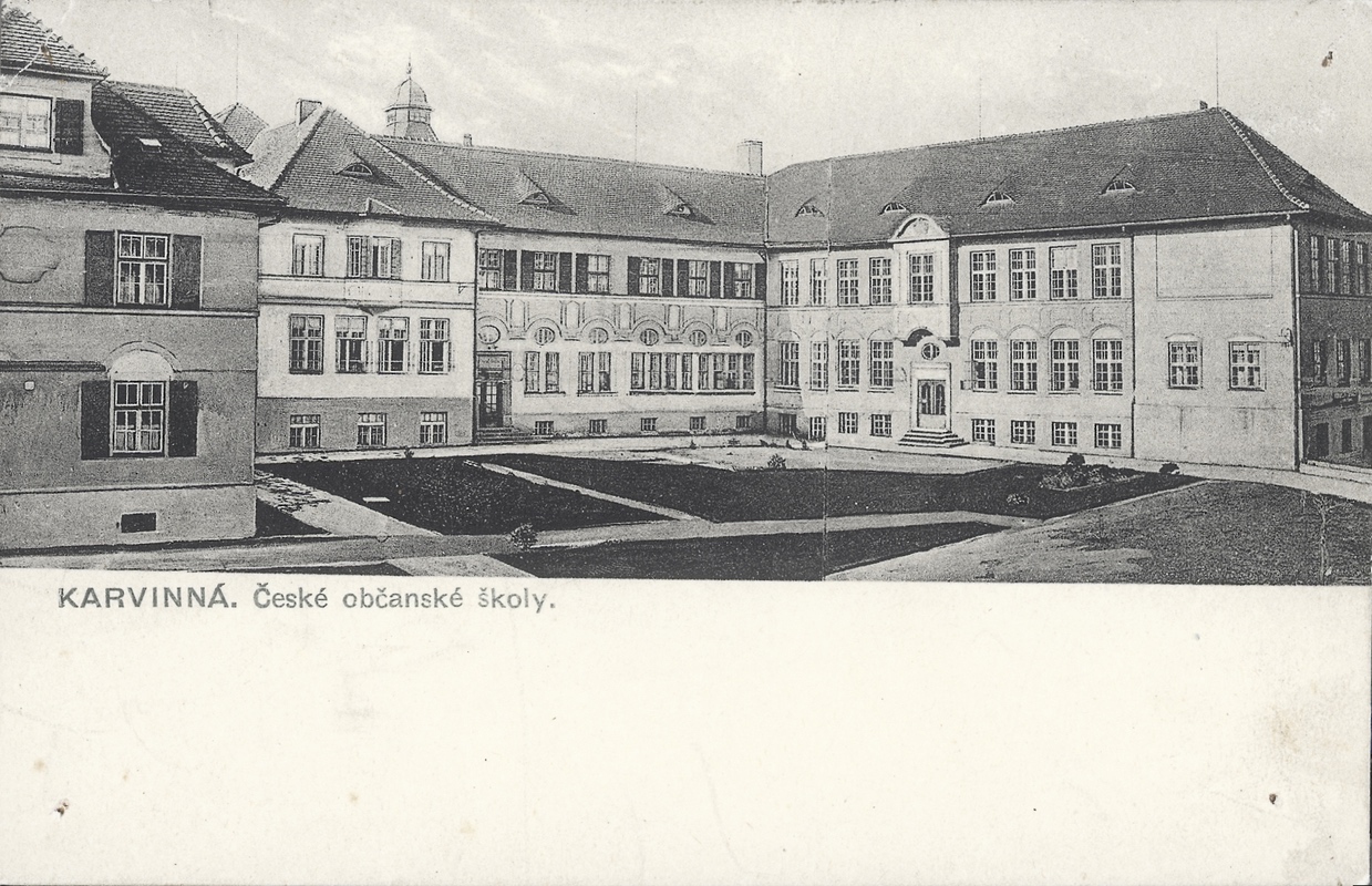 Masarykova měšťanská škola - vlevo část vily čp. 1410