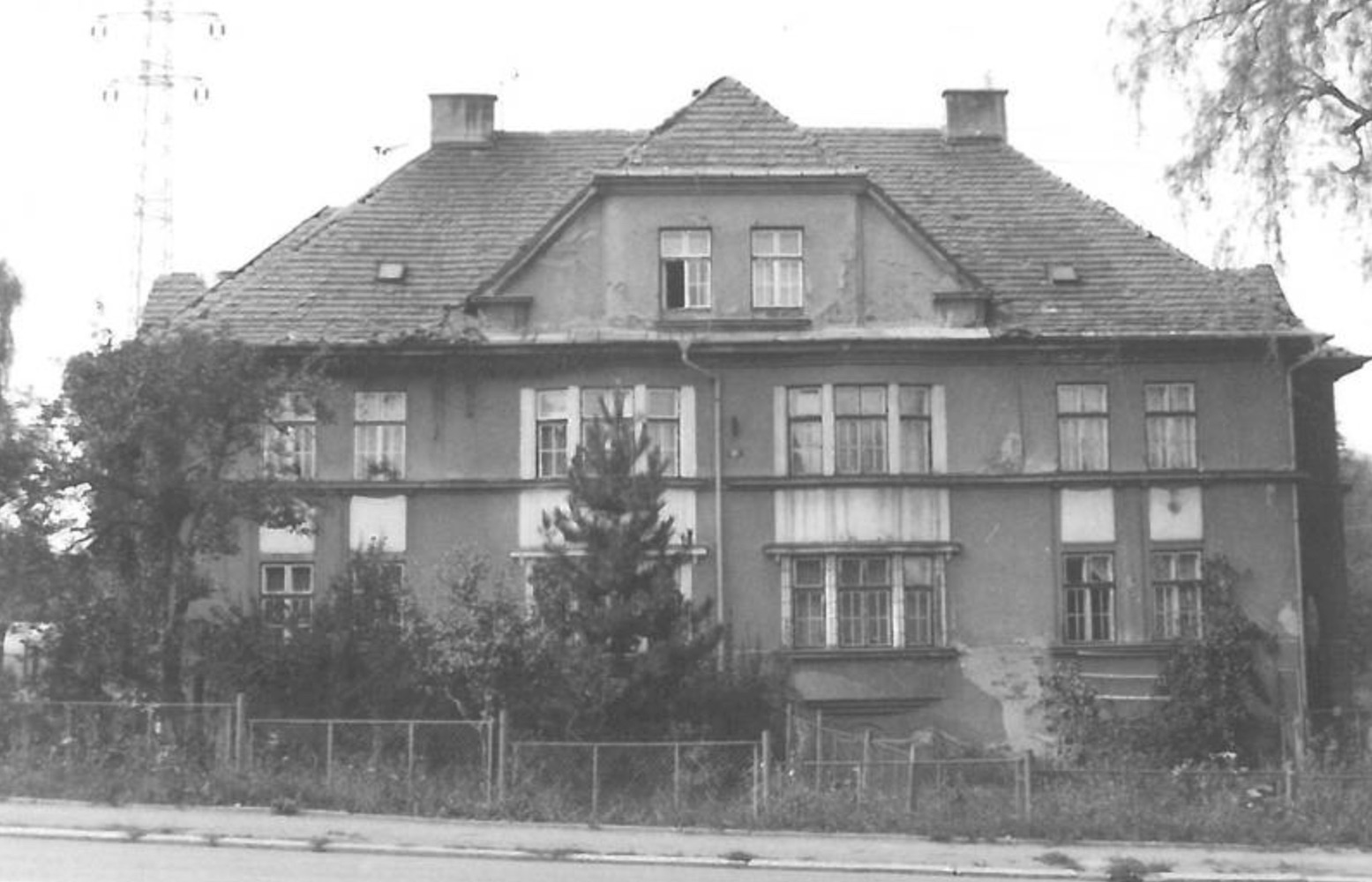 Úřednická kolonie hraběte Larisch-Mönnicha, vila čp. 1424 (Zdroj: Národní památkový ústav. Odkaz = KLIK na obrázek)