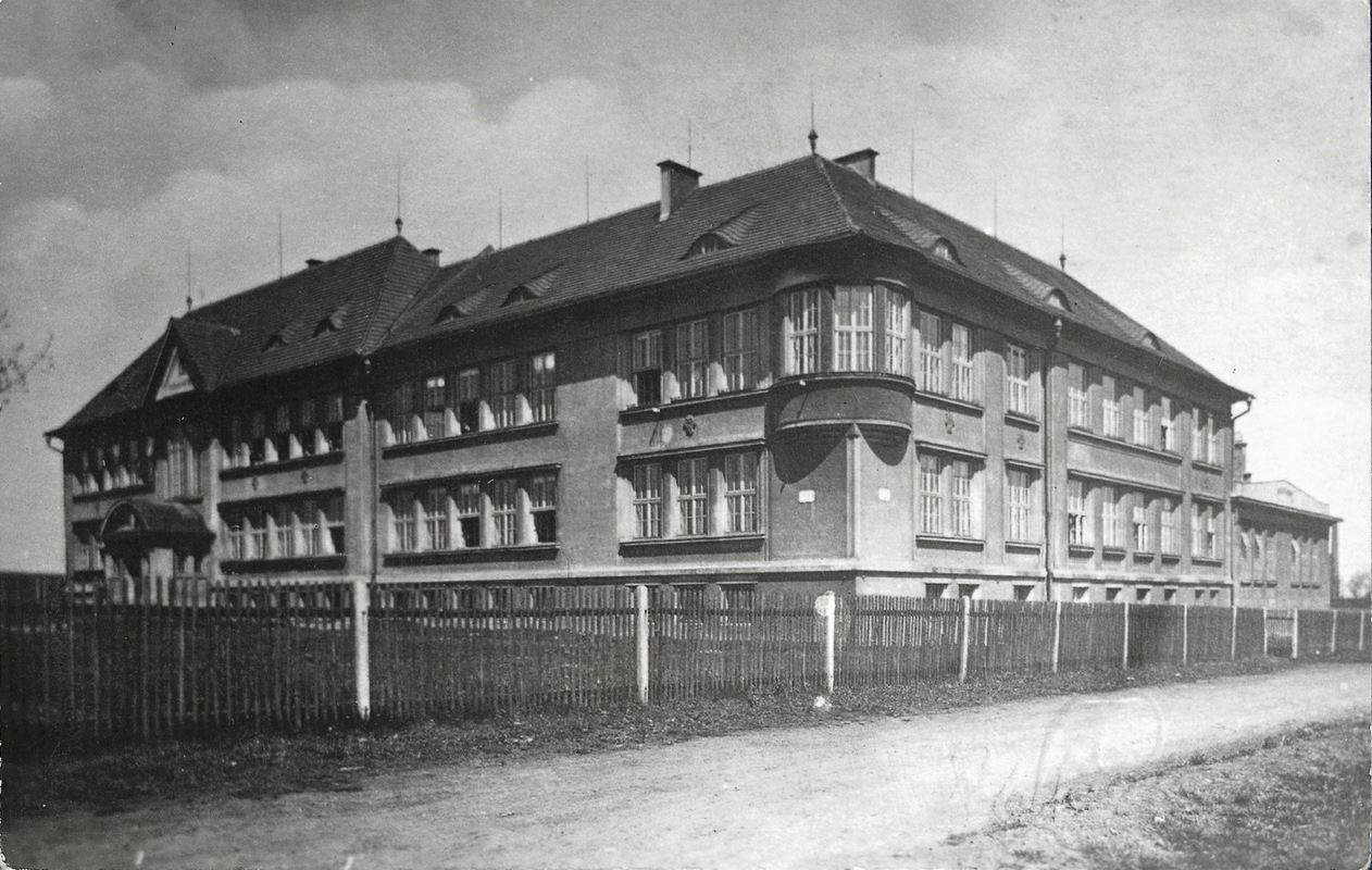 Státní strojní průmyslová škola (č.p. 1427)