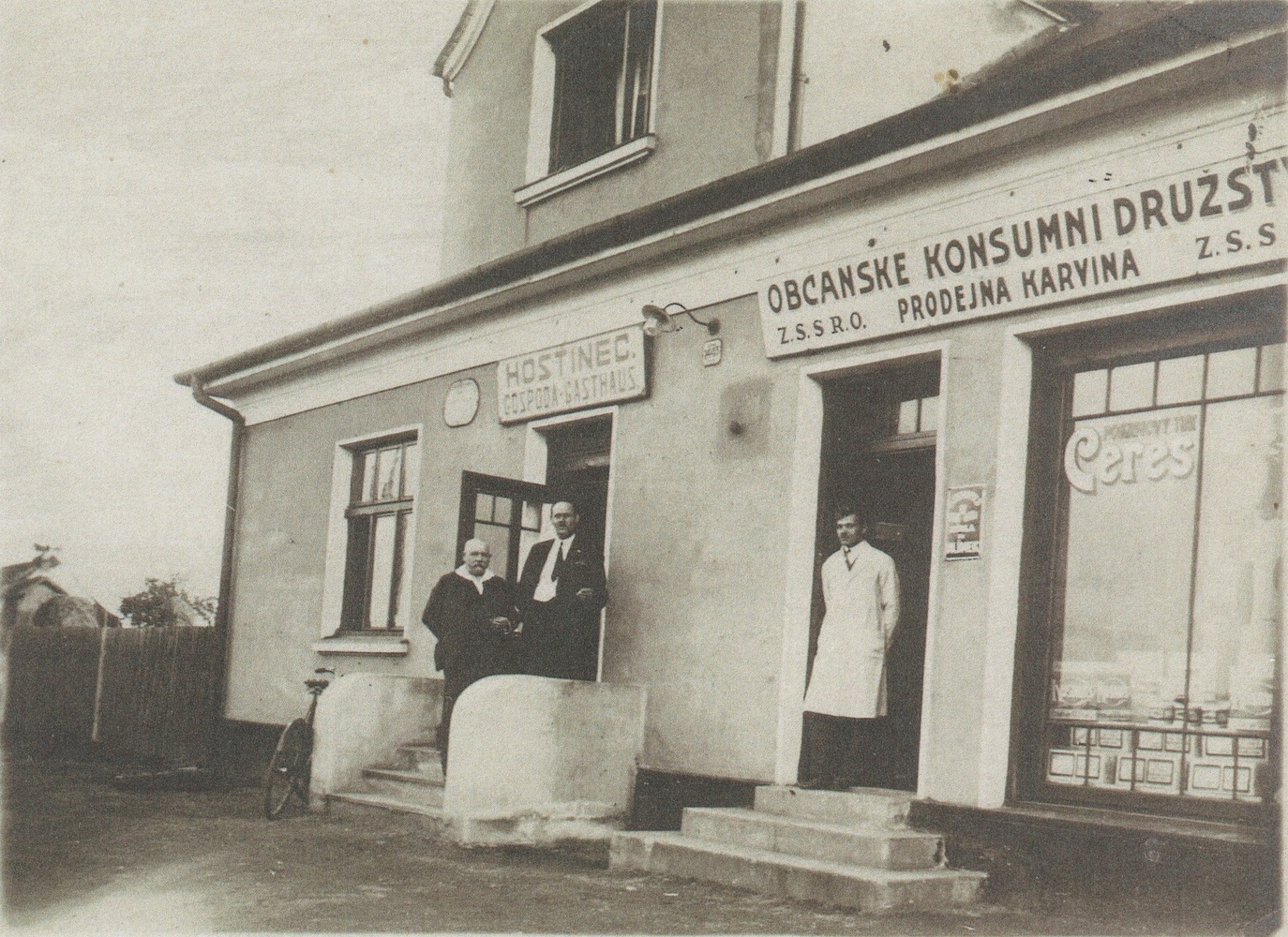 Hostinec a konsum Budoucnost čp. 1445 (S laskavým svolením p. Jana Polakoviče, ze soukromé sbírky. Snímek poskytl spolek Stará Karviná.)