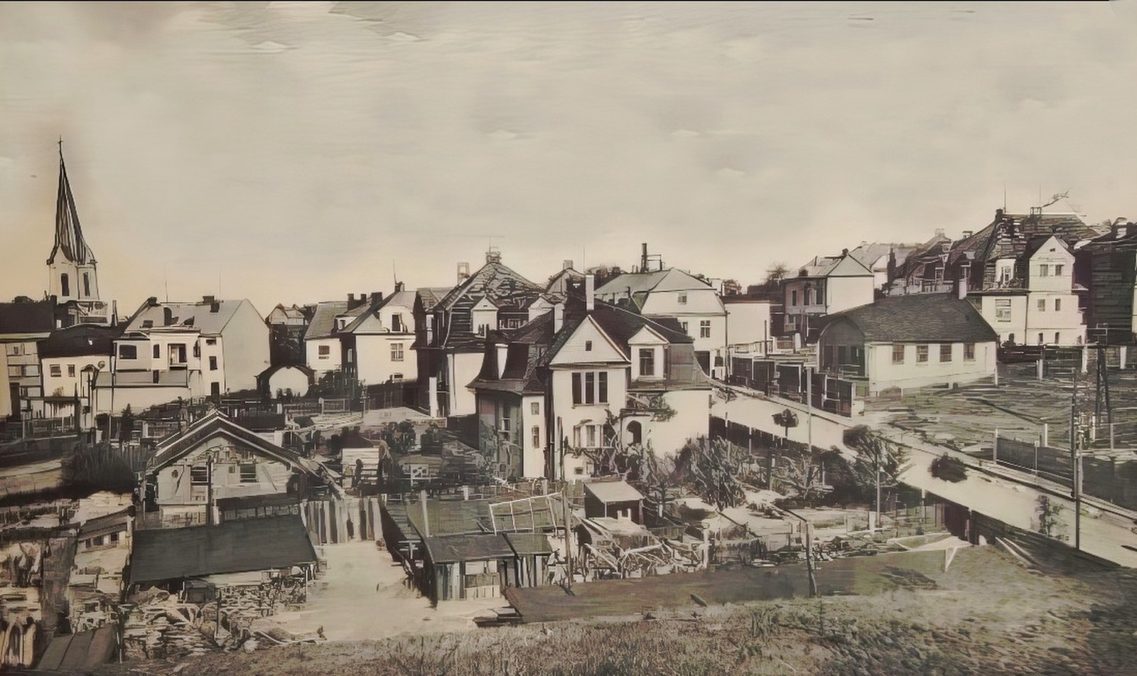 Pohled na vilovou čtvrť v centru staré Karvinné. Vlevo dům čp. 431, uprostřed vila čp. 1461. Varianta fotografie s vyznačenými čísly popisnými na následujícím snímku... (Ze soukromé sbírky p. Z. Janulka, identifikace objektů: Petr Bindač)
