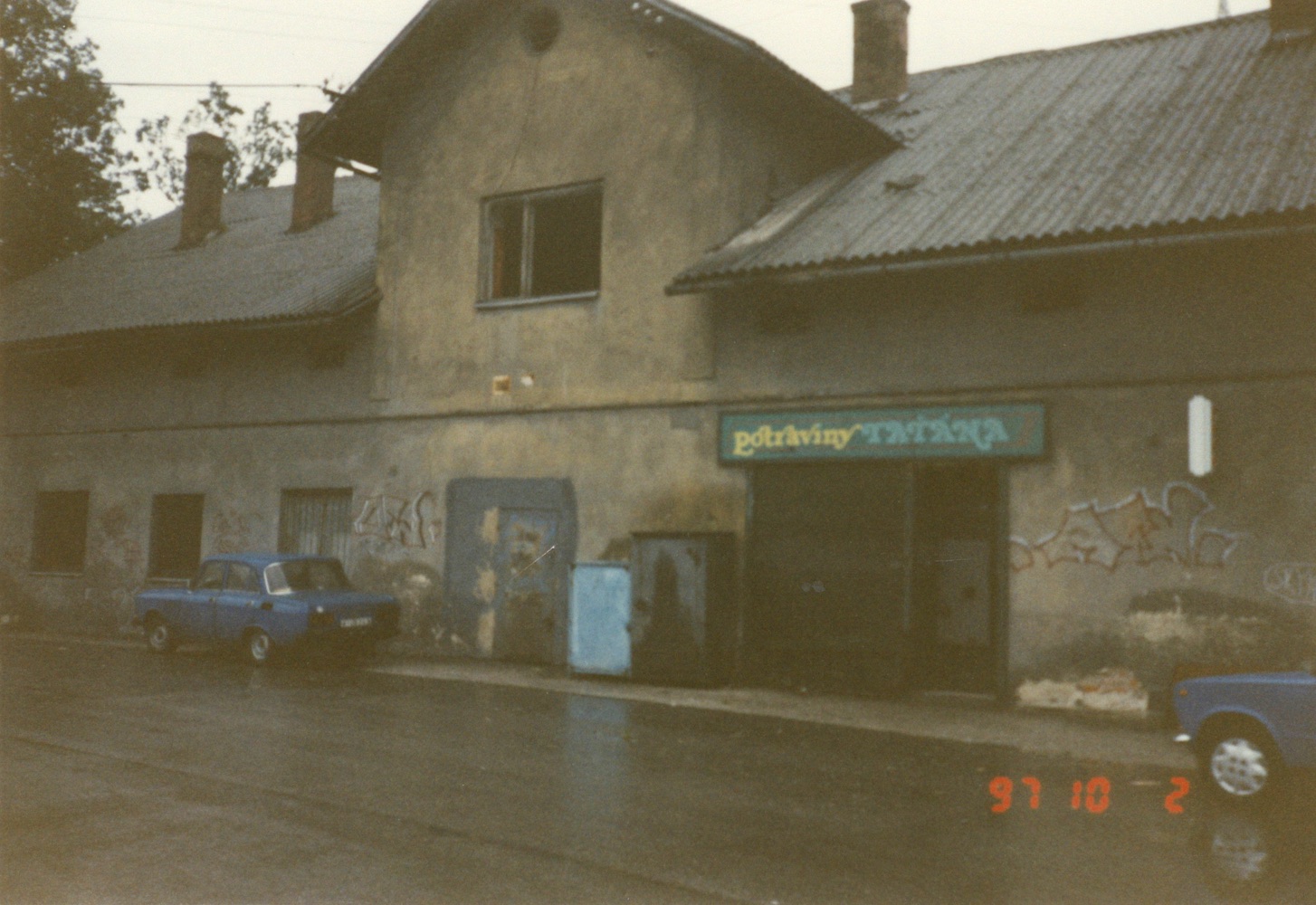 Dům čp. 1510 (původně Restaurace Max Haubenstock, od cca. 1990: Potraviny Taťána), od 70. let 20. století čp. 2066