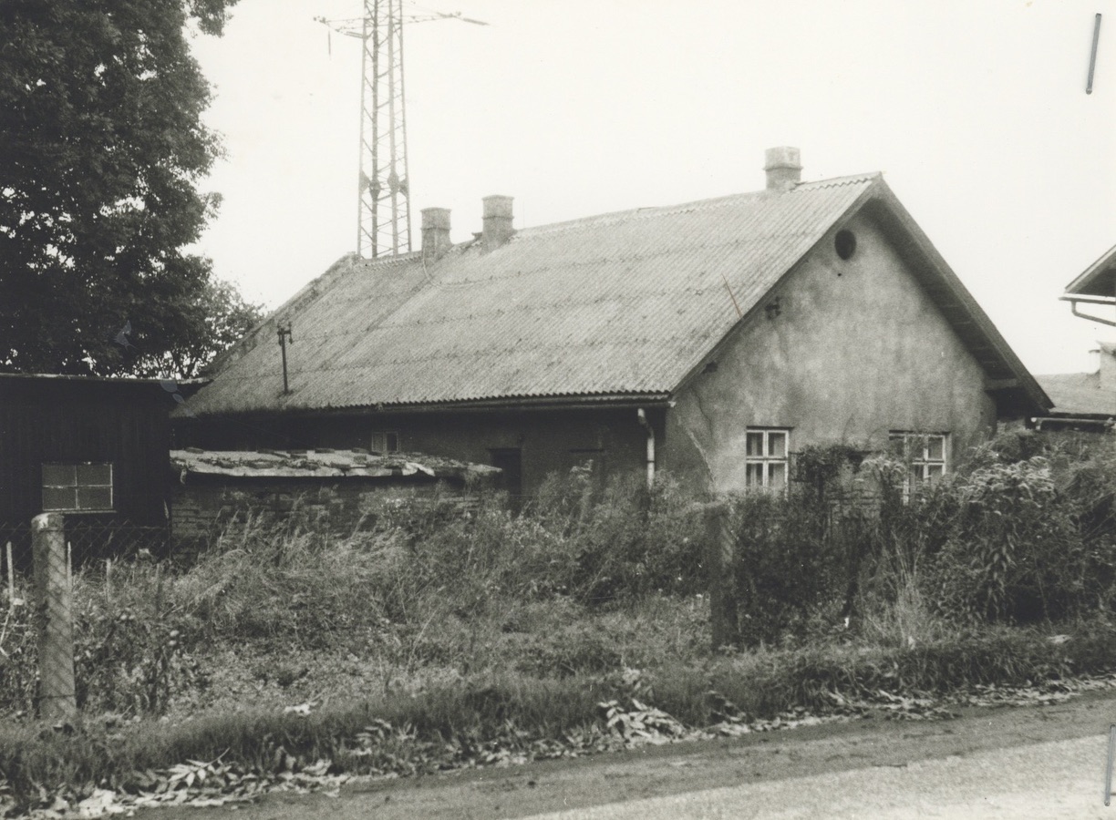 Hospodářská část domu čp. 1510 (2066) na snímku z roku 1994, před demolicí