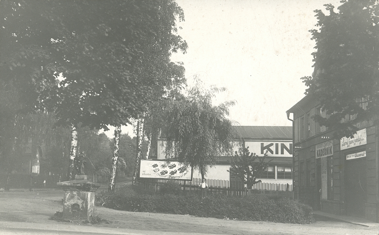Kino Central, vpravo dům čp. 1552.