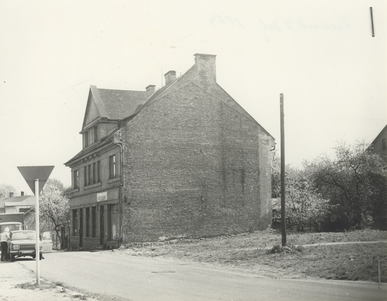 Dům čp. 1554 (Kavárna Paul Bartosch, později Kavárna Böhm , Kavárna Praha a v závěru sídlo PZKO) na fotografii z roku 1980