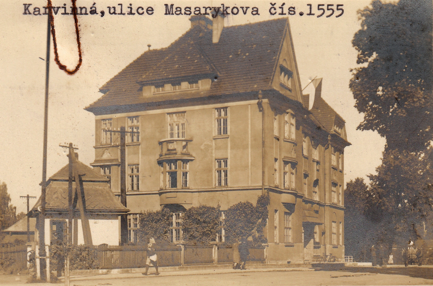 Dům čp. 1555 na fotografii pro účely okresní správy (1945-1948)