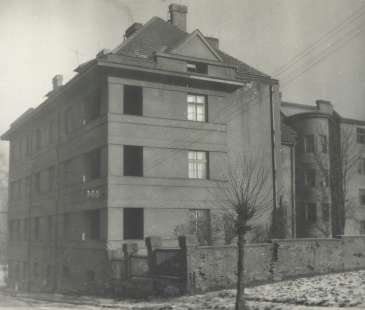 Bytový dům čp. 1557 a část dvora domu čp. 1558 (stav v roce 1959)
