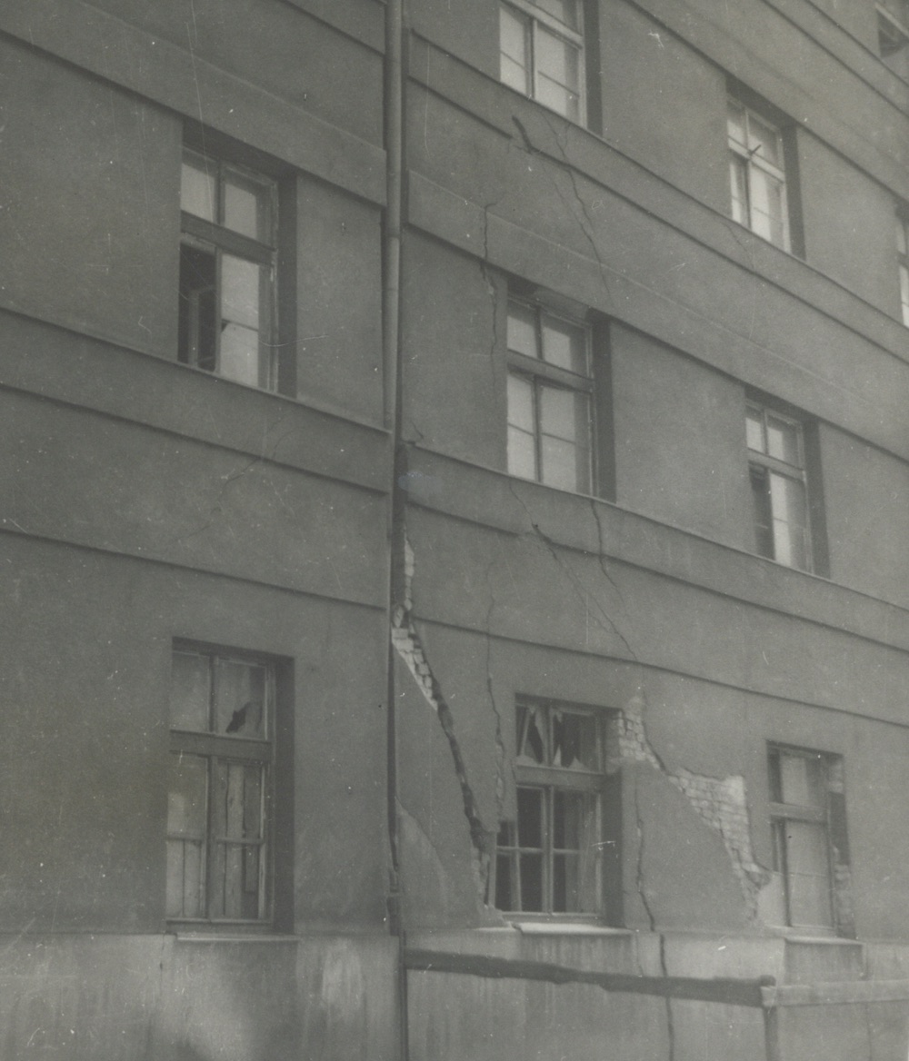 Detail poškození bytových domů čp. 1557 a čp. 1558 v důsledku důlních poklesů (stav v roce 1959)