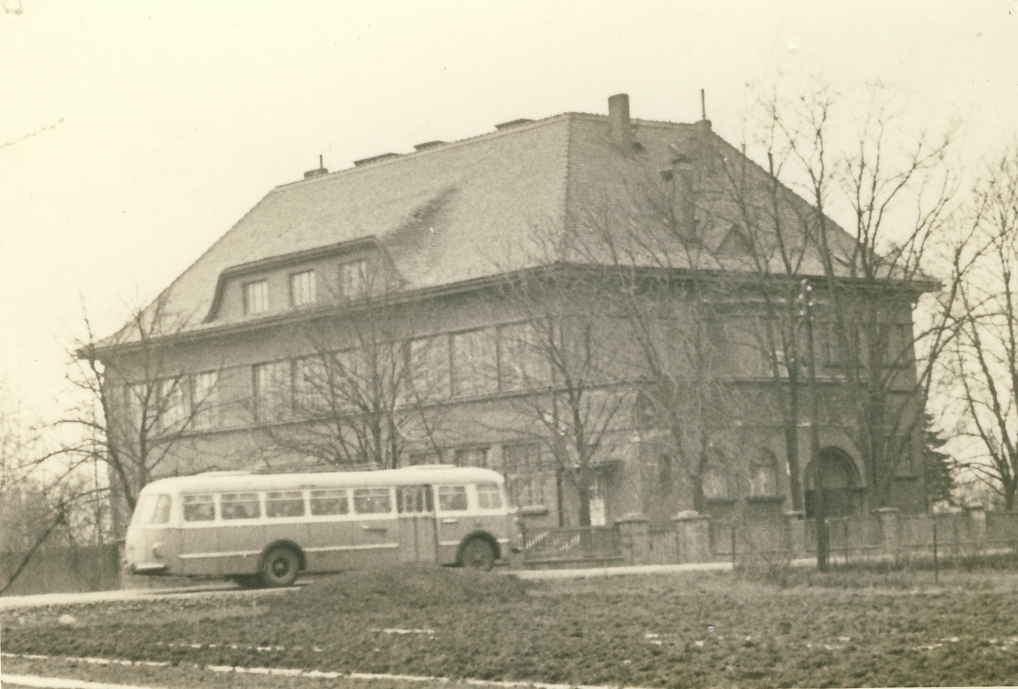 Česká škola na Sovinci v roce 1964