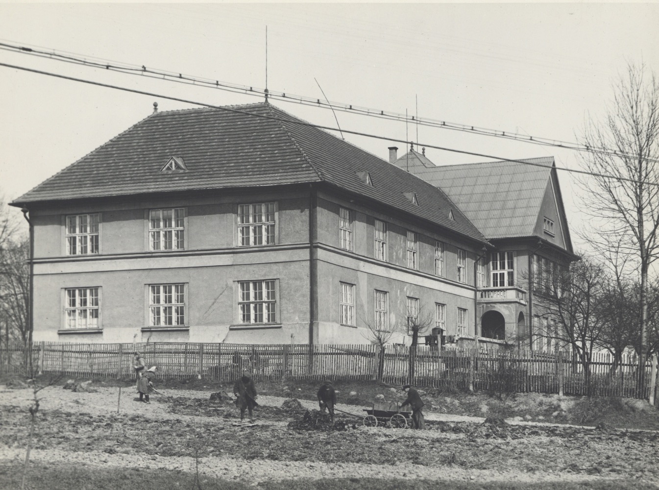 Budova Městského chudobince čp. 1581 na blíže nedatovaném snímku