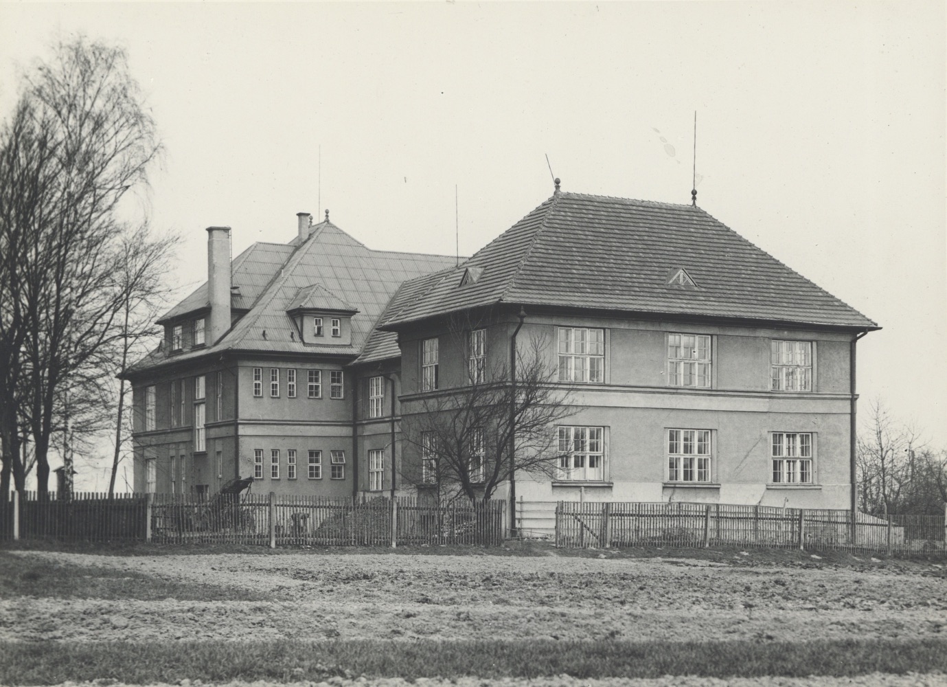 Budova Městského chudobince čp. 1581 na blíže nedatovaném snímku