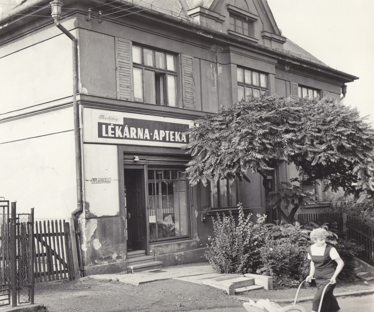 Lékárna Václavík (čp. 1586) v roce 1959