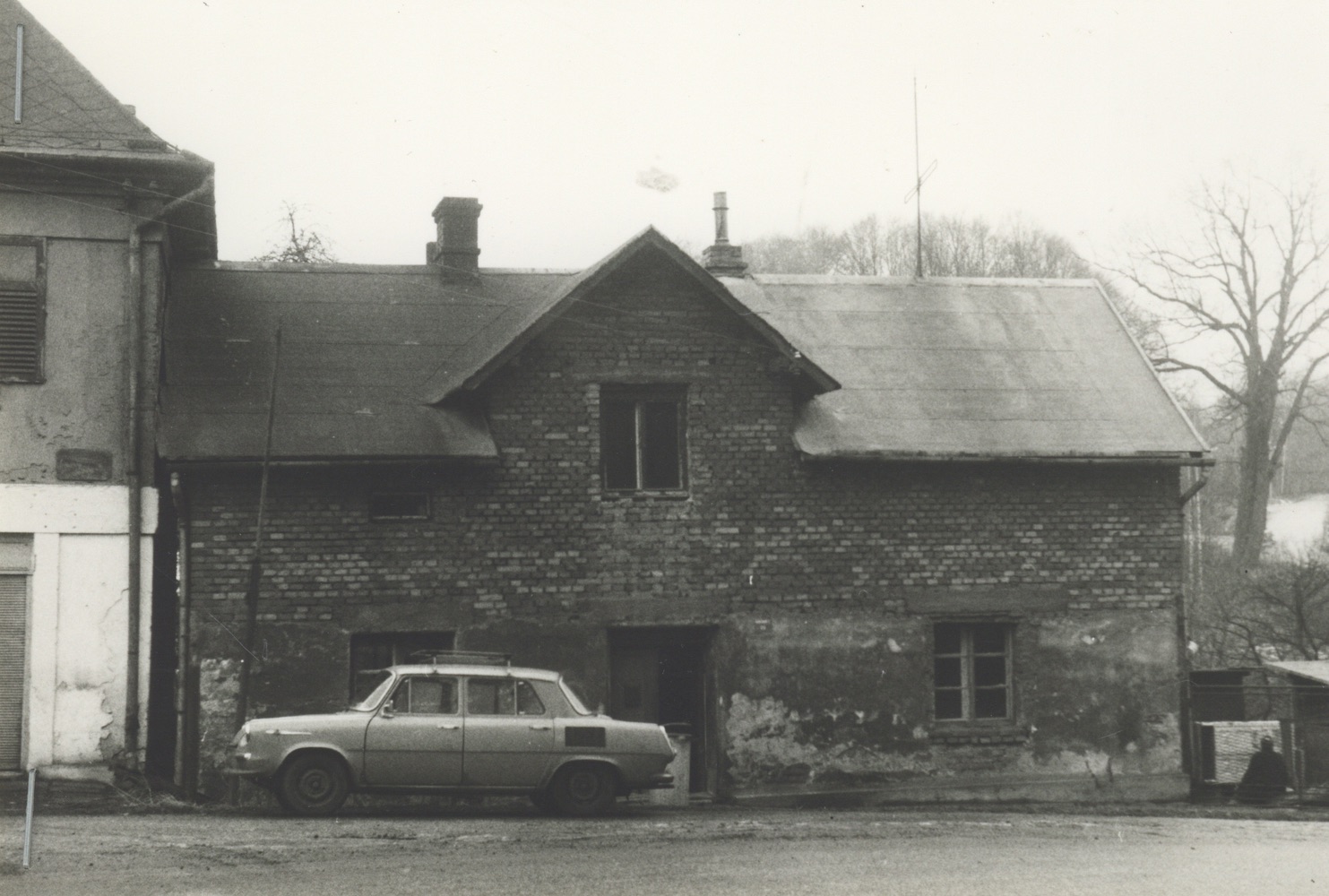 Dům čp. 16 na fotografii z roku 1985