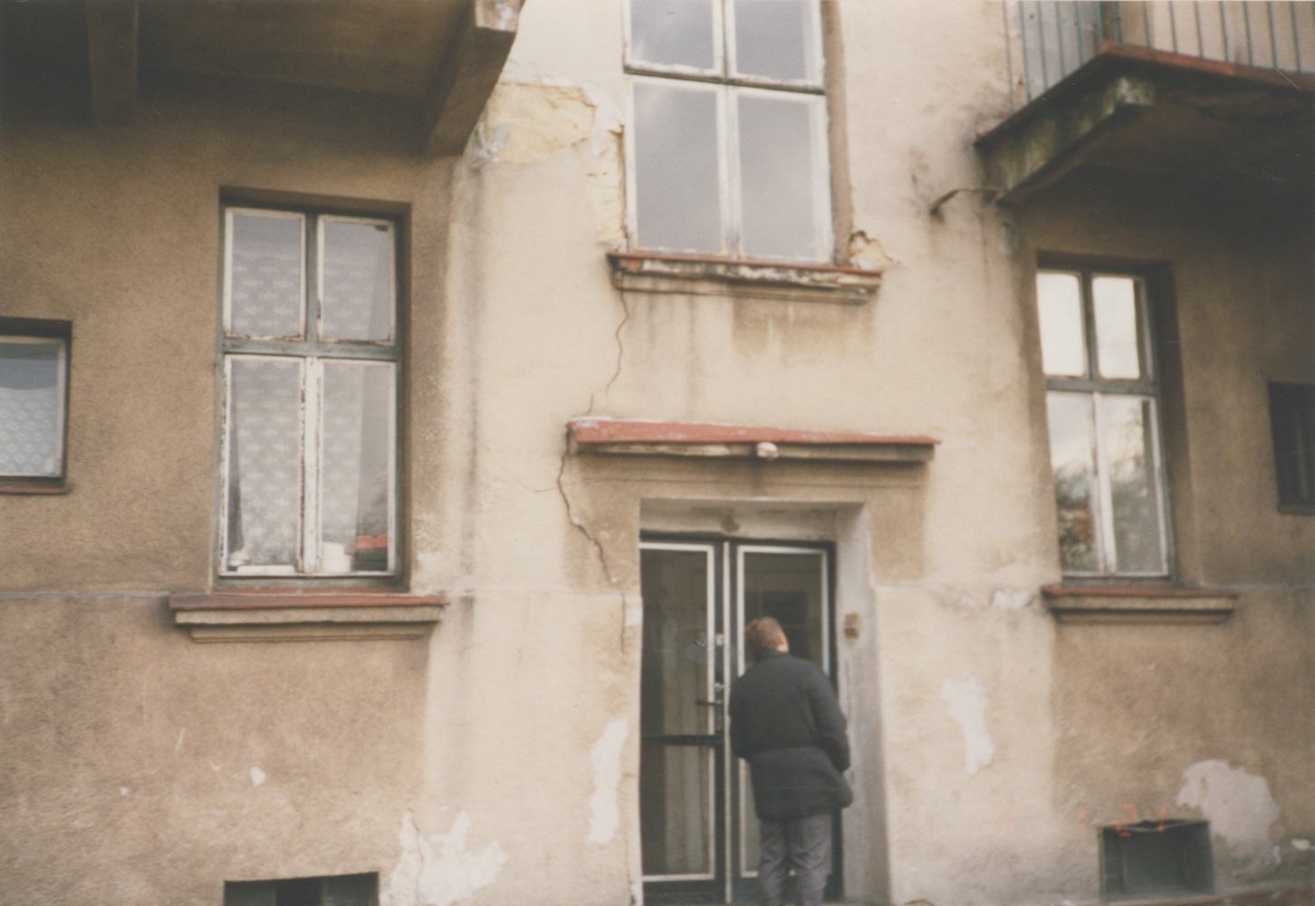 Stav domu čp. 1605 v roce 1999