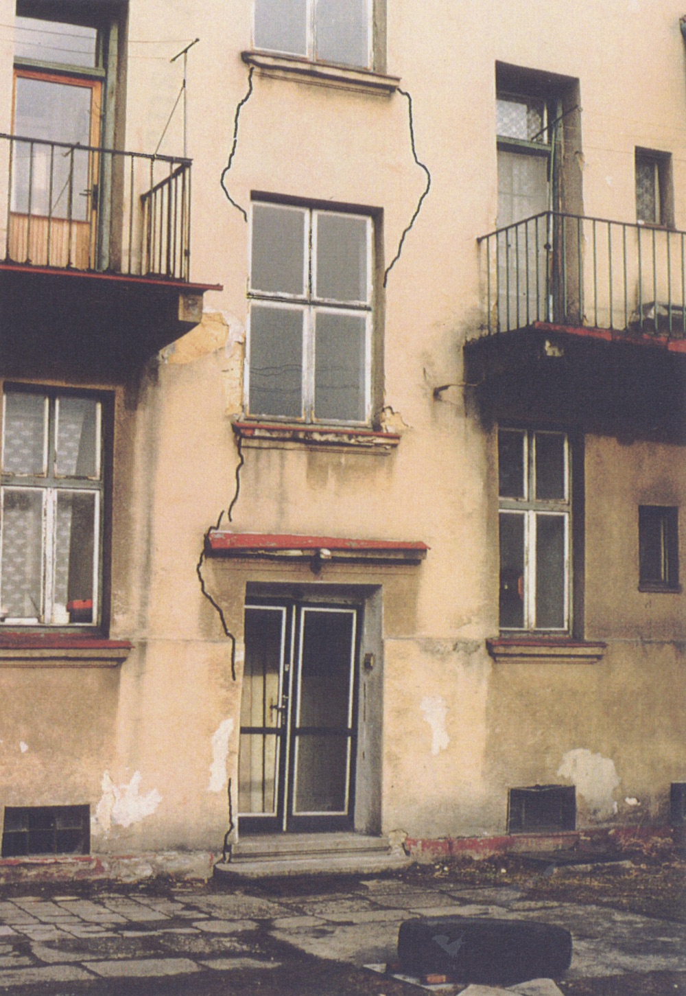 Stav domu čp. 1605 v roce 1999