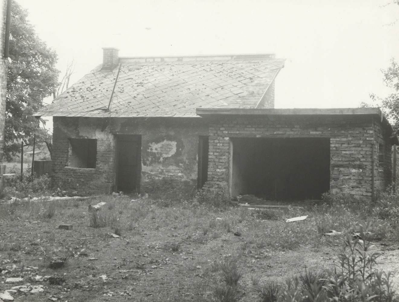 Hospodářské zázemí Restaurace Kunz (čp. 1653) v době před demolicí