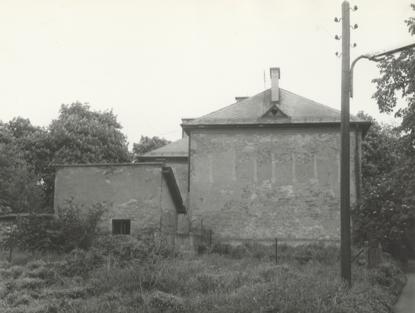 Budova čp. 1653 - Restaurace Kunz, na snímku z roku 1977