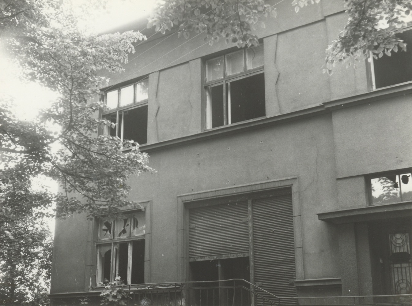Budova čp. 1653 - Restaurace Kunz, na snímku z roku 1977