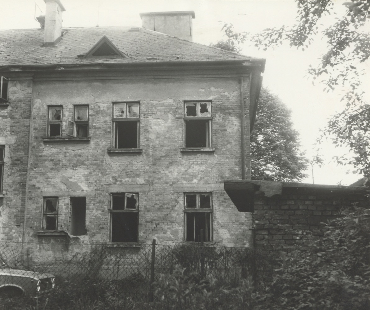 Budova čp. 1653 - Restaurace Kunz, na snímku z roku 1977