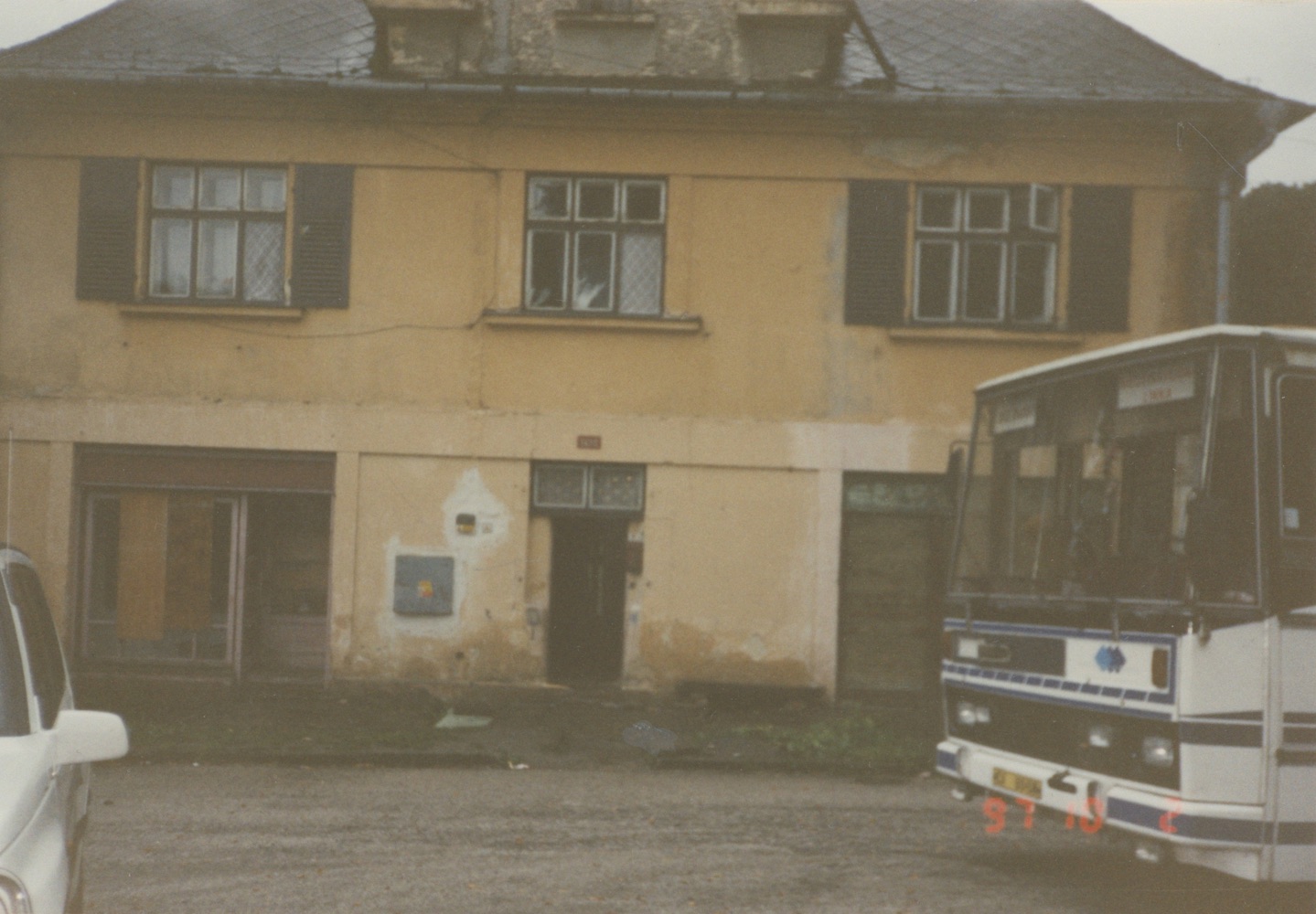Dům čp. 1679 na snímku z roku 1997