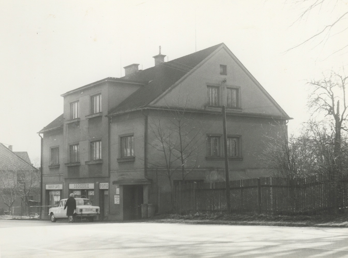 Dům čp. 1691 na fotografii z roku 1977