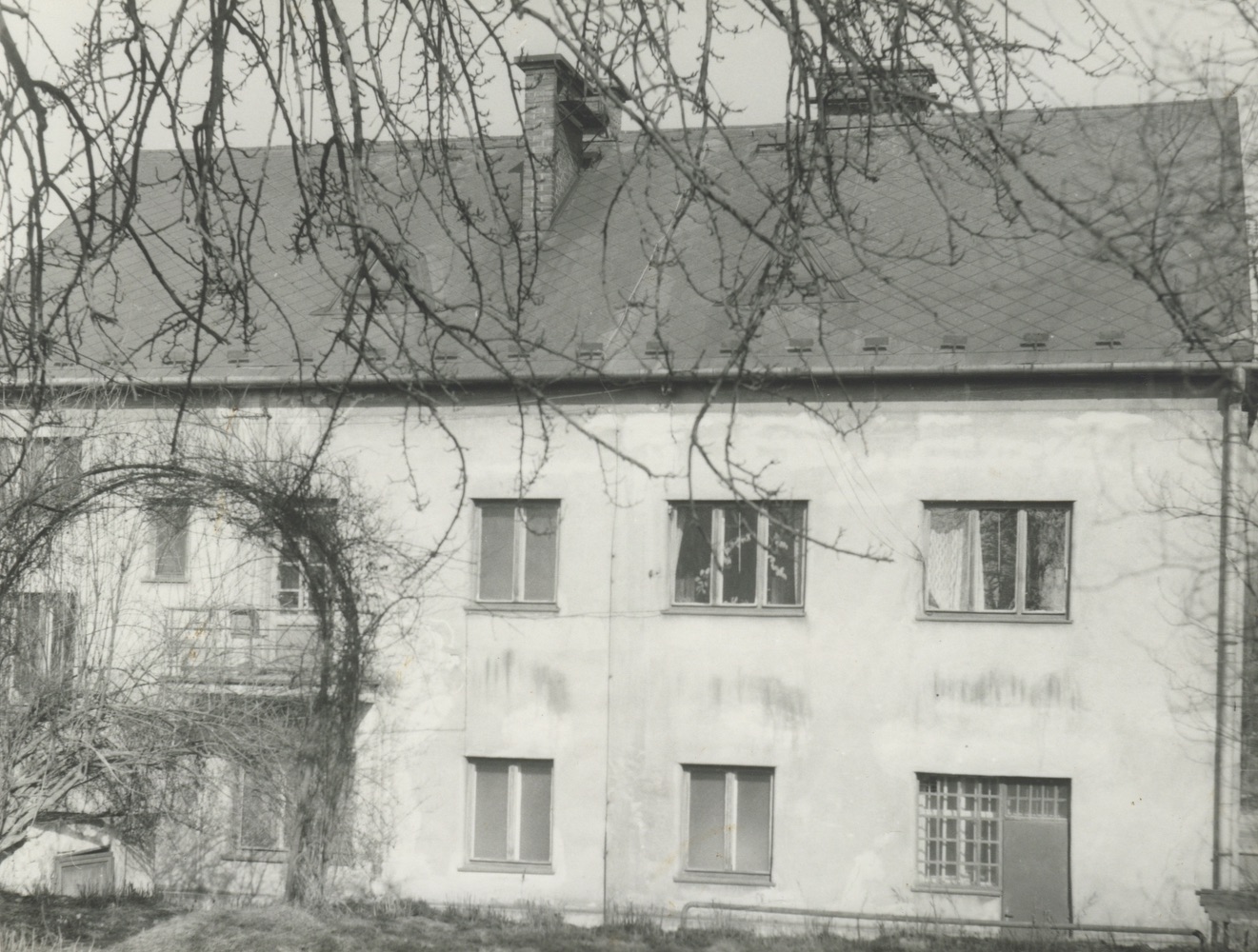 Dům čp. 1691 na fotografii z roku 1977
