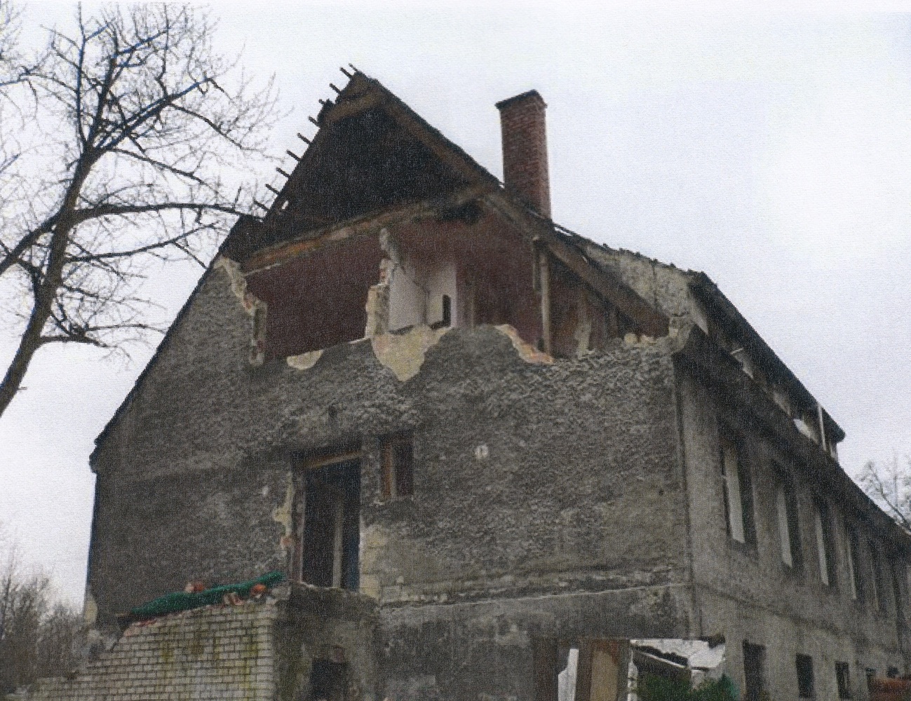 Stav domu čp. 1719 v roce 2008, před záverečnou demolicí...