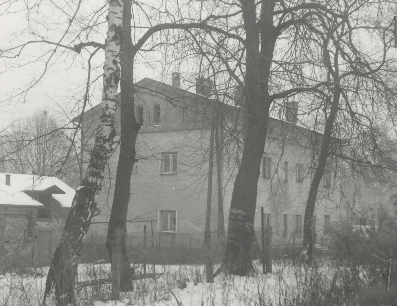 Budova Báňského inspektorátu čp. 211 na fotografii z prosince 1983