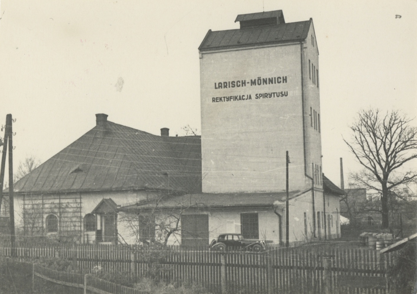 Lihovar hraběte Larisch-Mönnicha v roce 1938. Autor fotografie: Jindřich Minol (s laskavým svolením p. Osvalda Wytrzense, ze soukromé sbírky)