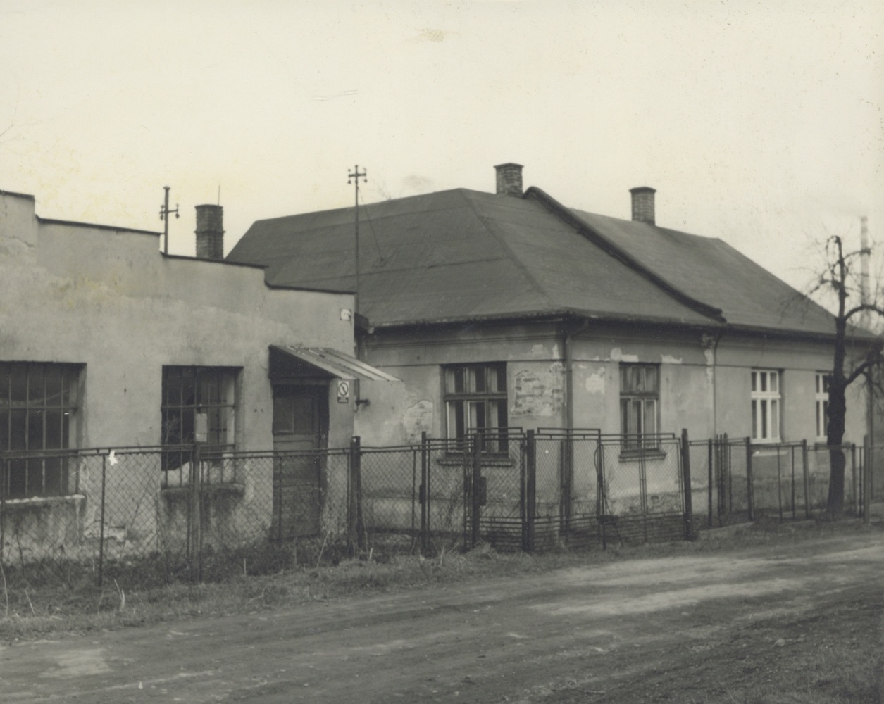 Dům čp. 239 postavený jako částečná přístavba k domu čp. 1242, včetně zámečnických dílen v roce 1935
